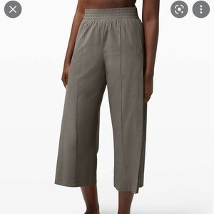 lululemon wanderer culotte size 4 grey sage